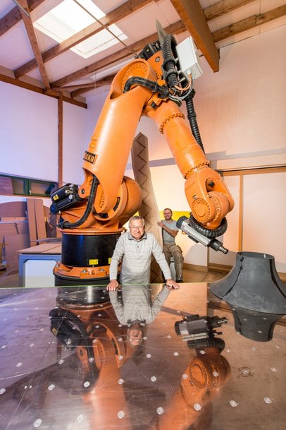 Tradition trifft Technologie: Roboter unterstützen in Tischlereien
